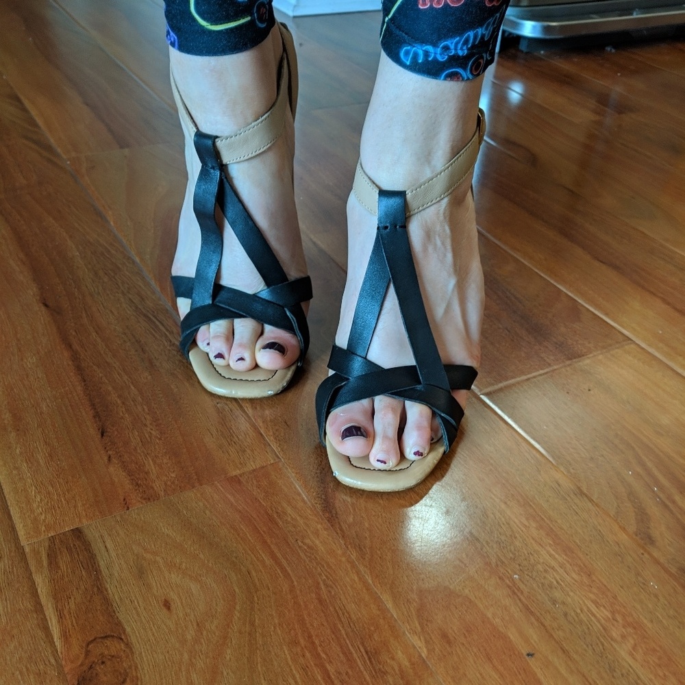 Simply Vera Black and Tan Heeled Sandals